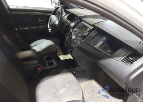 2013 Ford Police Interceptor z USA, uszkodzony, nr VIN 1FAHP2M81DG124257